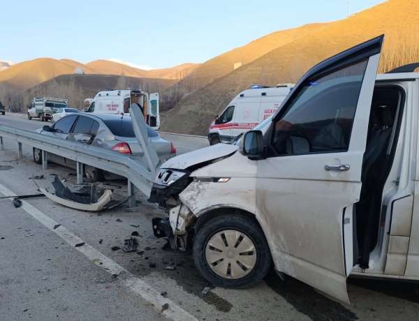 Yüksekova'da trafik kazası: 3 yaralı