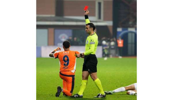 Davie Selke, kırmızı kart gördü