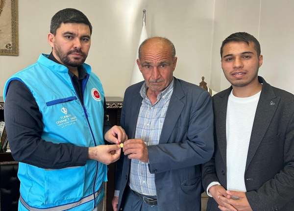 Trafik kazasında ölen kızının kazandığı altın ödülünü Filistin'e bağışlandı