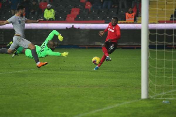 Süper Lig: Gaziantep FK: 1 - Yeni Malatyaspor: 0 (İlk yarı) 