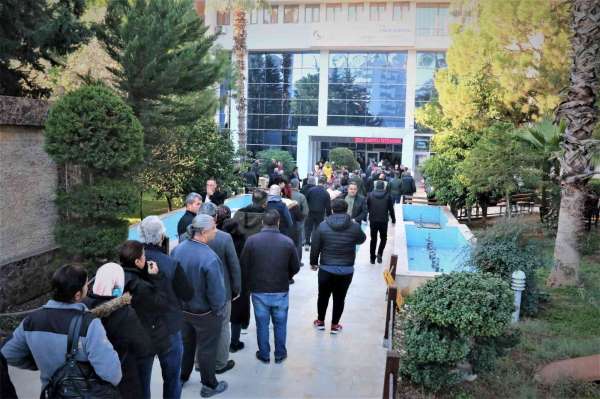 Cumhurbaşkanı Erdoğan'ın müjdesinin ardından vatandaşlar gözlerini SGK önünde açtı