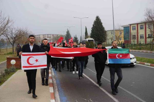 Edirne'de üniversite öğrencilerinden teröre lanet yürüyüşü