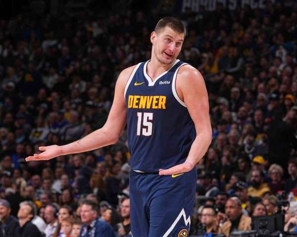 Nikola Jokic'in tarihe geçtiği maçta Nuggets, Grizzlies'ı farklı yendi