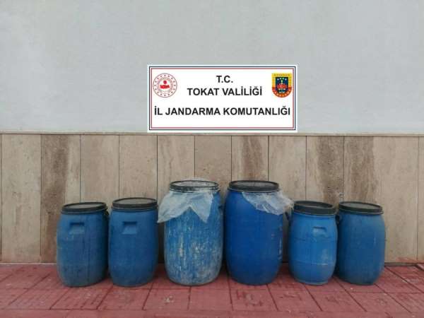 Tokat'ta yılbaşı öncesi 686 litre sahte alkol ele geçirildi