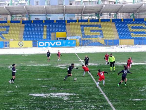 Ağrı Aile ve Sosyal Politikalar Gençlik ve Spor, Kayseri Kılıçaslan Yıldızspor'u 1-0 mağlup etti