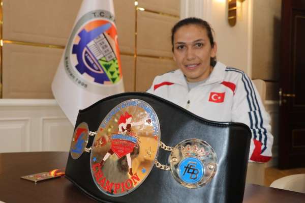 Milli Boksör Güneri: 'Hep şampiyonluk, hep İstiklal Marşı hedefim var'
