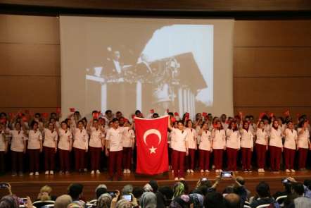 NEVÜ'lü Hemşirelik bölümü öğrencileri üniformalarını törenle giydi 