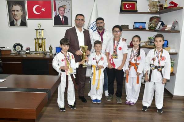 Biga Belediyesi Karate Okulu sporcularının madalya gururu 