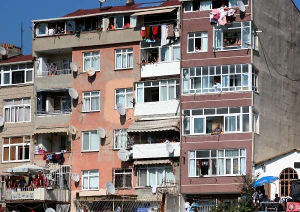 Karagümrük - Akhisarspor maçını balkondan izlediler 