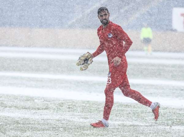 Ankaraspor - Keçiörengücü mücadelesine kar molası 