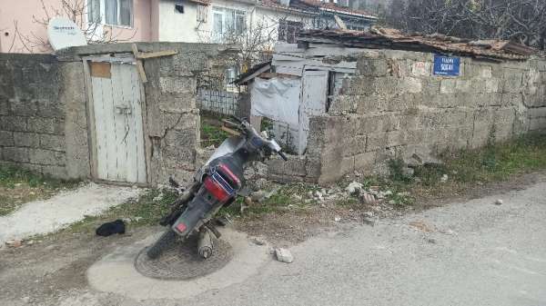 Polisin 'dur' ihtarına uymayan motosiklet sürücüsü duvara çarptı 