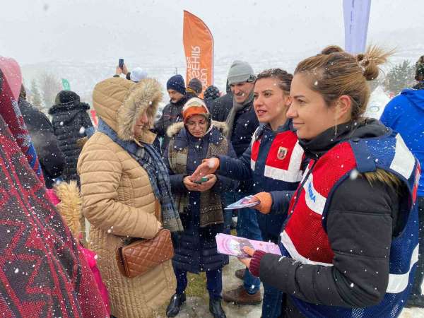 Festivalde 'KADES ve En İyi Narkotik Polisi: Anne' bilgilendirmesi