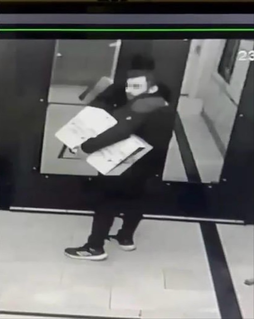 Samsun'da 'Kargocu' kılığındaki şahsa 60 bin TL'lik tabletini kaptıran öğrenci yardım bekliyor
