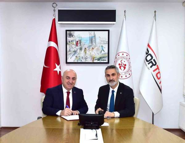 Darıca'da iki spor tesisinin zemini yenileniyor