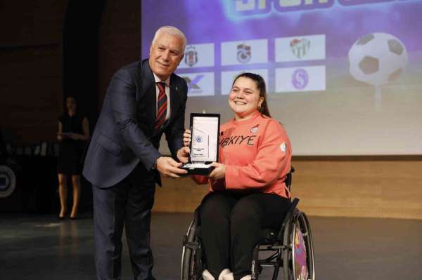 Milli okçu Öznur Cüre Girdi, 'Yılın Paralimpik Kadın Sporcusu' seçildi