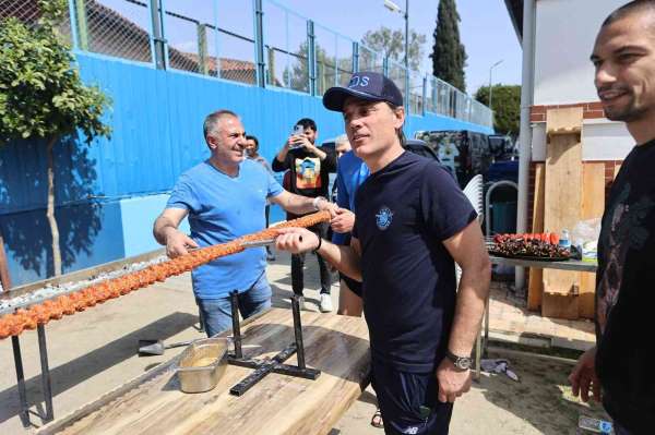 Adana Demirspor'a 20 metrelik kebap ziyafeti