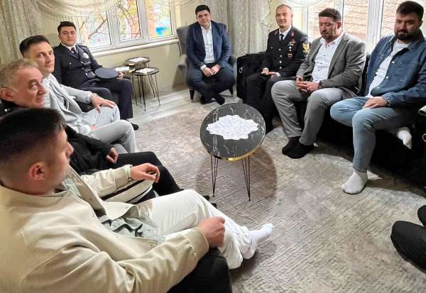 Emet Kaymakamı Seyman'dan şehit ailesine bayram ziyareti