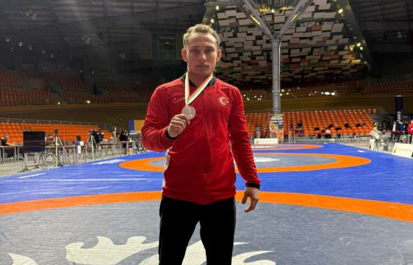 ADÜ'lü güreşçi uluslararası turnuvada gümüş madalya kazandı