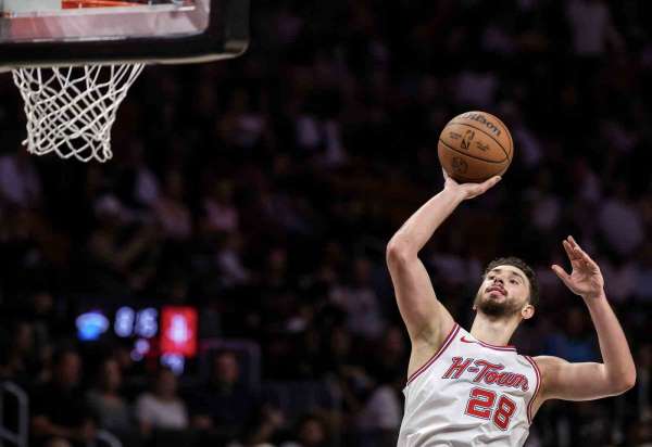 Alperen Şengün, hem Houston Rockets hem de NBA tarihine geçti