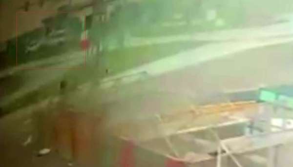 Diyarbakır'da 15 kişinin yaralandığı kaza anı güvenlik kamerasına yansıdı