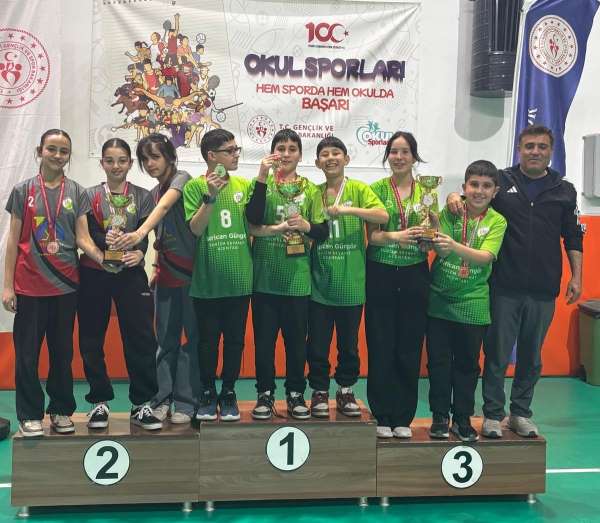 Köyceğiz Toparlar Ortaokulu Floor Curling'te İl birincisi oldu