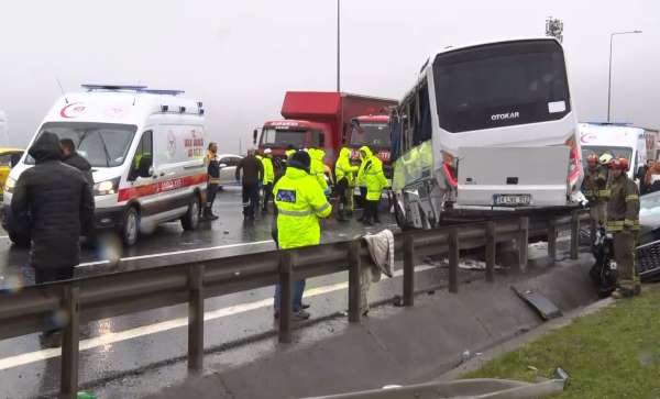 Kuzey Marmara Otoyolu'nda polis servis minibüsü kaza yaptı: 1 polis şehit oldu, 16 polis yaralandı