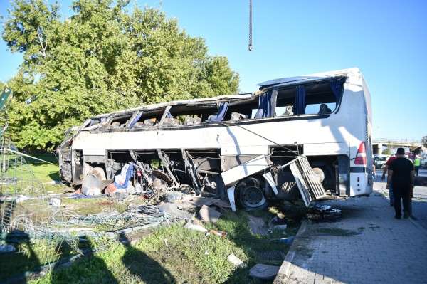 İki kişinin hayatını kaybettiği otobüs kazası davası ertelendi