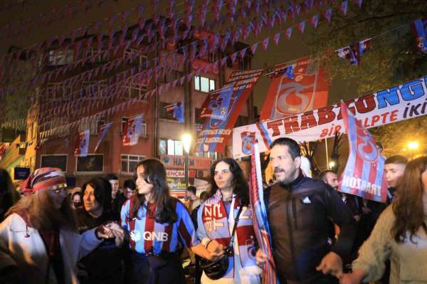 Zonguldaklılar Trabzonspor'un şampiyonluğunu kutladı