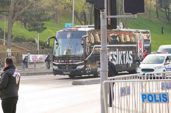 Beşiktaş derbi için stada giriş yaptı - İstanbul haber