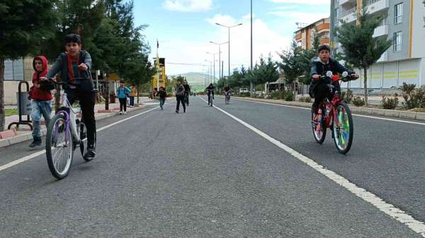 Dicle'de trafik güvenliği ve sağlıklı yaşama dikkat çekmek için pedal çevrildi - Diyarbakır haber