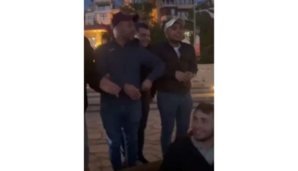 Elazığsporlu taraftarlar Kız Kulesine karşı 'Kar mı Yağmış Şu Harput'un Başına' türküsünü söyledi