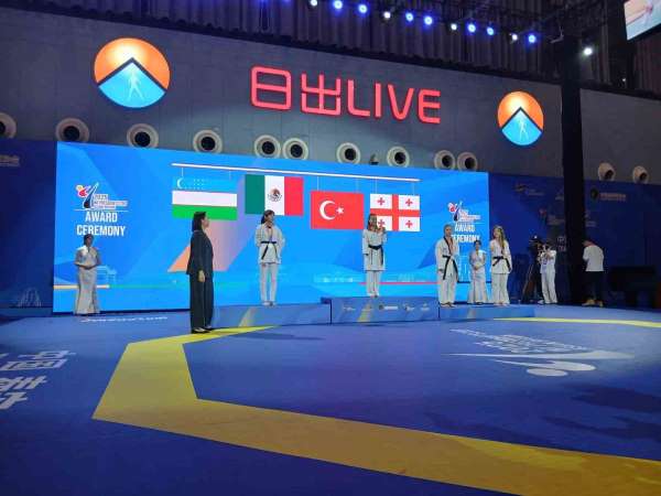 Niğdeli Sporcu Büşra Emire'den uluslararası başarı