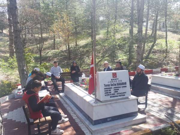 Öğrenciler helikopter kazasında şehit düşen Selim Karaman'ı dualarla andı