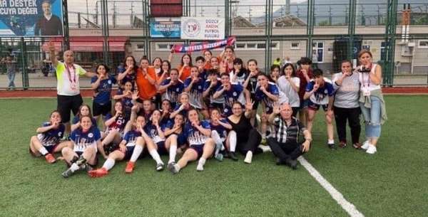 Düzce Kadın Futbol takımı 2. Lig'e yükseldi