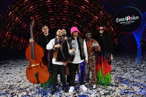 Ukraynalı grup Eurovision'dan kazandığı kristal mikrofonu 900 bin dolara sattı