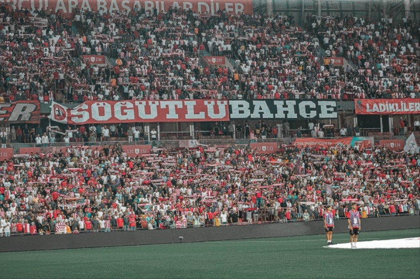 Samsunspor Tribünlerinden Kutlama Uyarısı