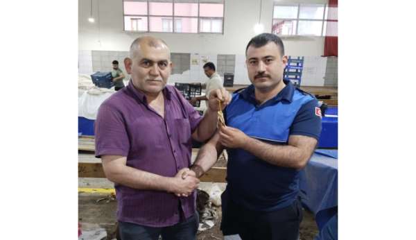 Amasya'da pazarda kaybolan altın kesesini pazarcı Hasan Kalburcu buldu