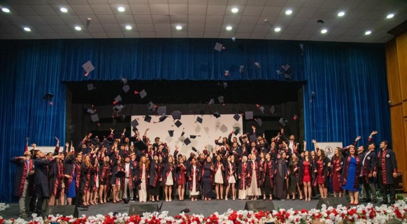 OMÜ'de 2025'in ilk mezuniyet coşkusu Veteriner Fakültesi ile başladı