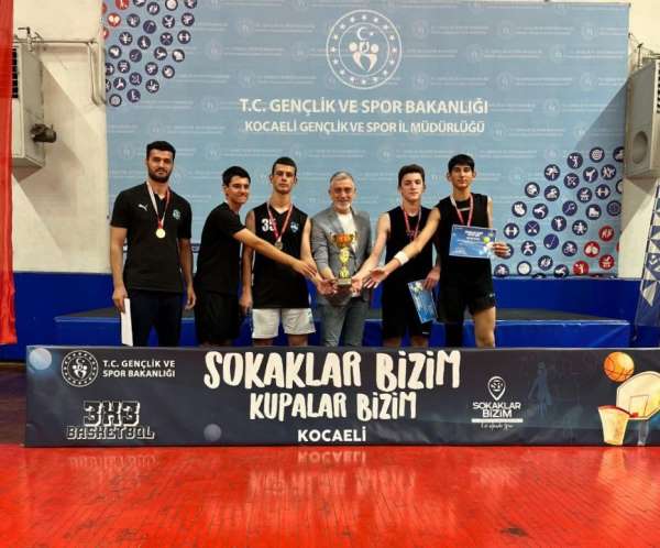 Çayırova'nın genç basketbolcuları il şampiyonu oldu