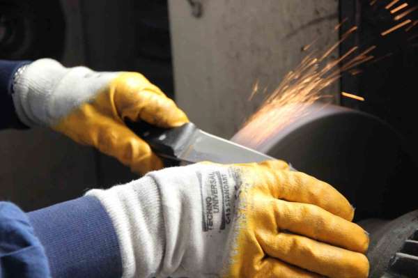 Çorum'da Kurban Bayramı öncesi bıçakçıların bileme mesaisi başladı