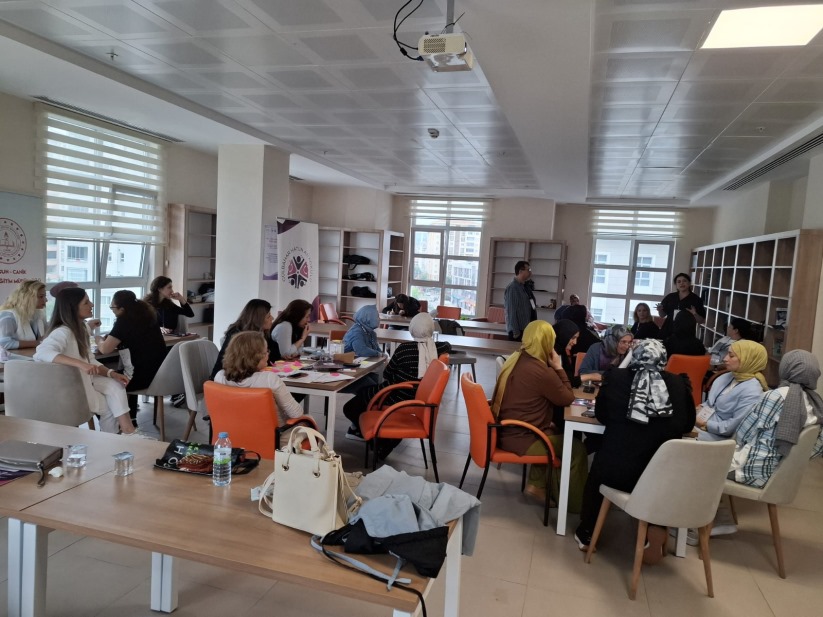 Geleceğin Nesilleri İçin Öğretmenlere İnovasyon ve Girişimcilik Eğitimi