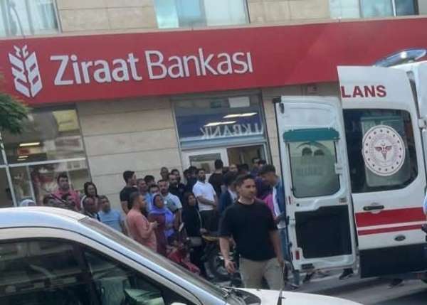 Şanlıurfa'da bankada korku dolu anlar: Bıçak çekip paraları alan şahsı polis yakaladı
