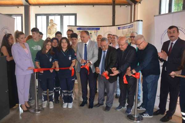 Sinop'ta liseli öğrencilerden yıl sonu sergisi