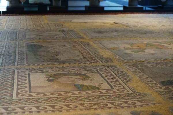 Aşil ve Thetis'in yer aldığı Amisos Mozaiği Samsun Müzesinde sergileniyor