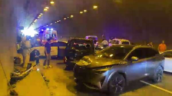 Osmaniye'de 6 araçlı zincirleme kaza: 2 yaralı