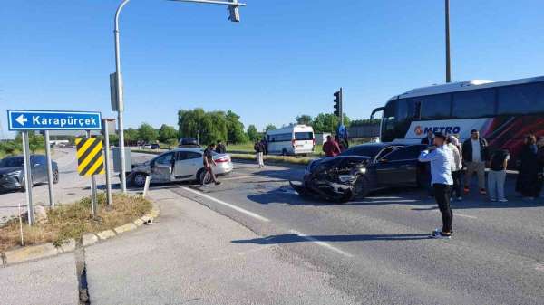 Sakarya'da zincirleme kaza: 3'ü çocuk 5 yaralı