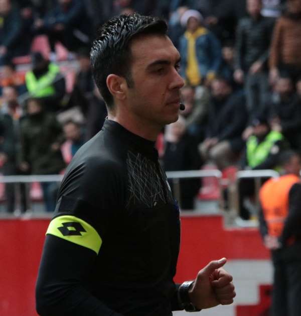 Kayserispor-Beşiktaş maçını Arda Kardeşler yönetecek