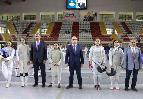 Türkiye Eskrim Şampiyonası'nın açılış seremonisi yapıldı
