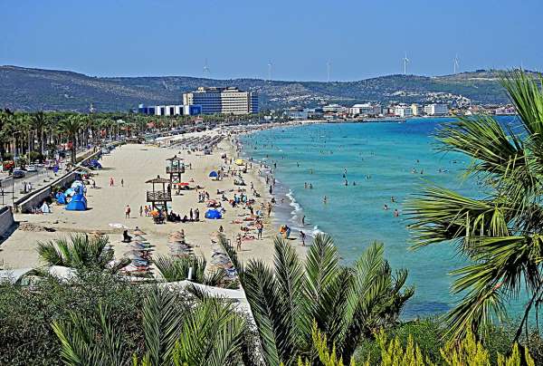 Ünlü tatil merkezi Çeşme'ye bayramda 1 milyonu aşkın kişi bekleniyor