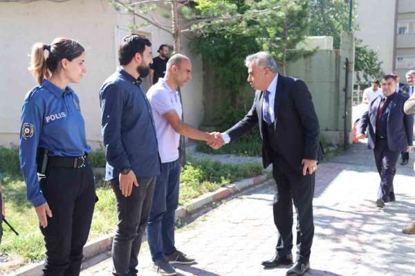 Ağrı Emniyet Müdürü Aydın'dan şehit ailesine ve görev başındaki polislere bayram ziyareti